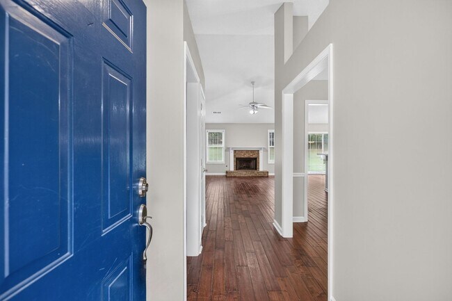 Photo - 390 Silverthorn Dr