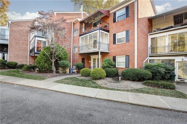 Low Maintenance Richmond Condominium Ameni... - Low Maintenance Richmond Condominium Ameni...