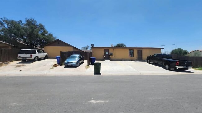 Building Photo - 301 Soria Dr Unit 3