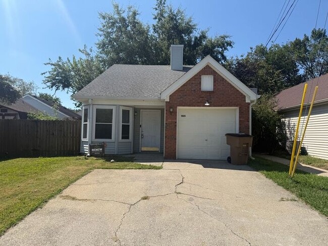 Building Photo - Cute Two Bedroom House in Donelson - Garage & Fenced Backyard