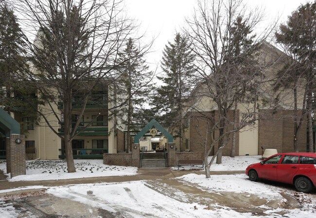 Photo - 7602 York - Edinborough