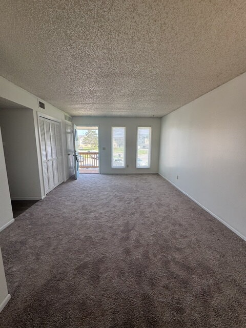 Photo - Come see this cozy 2 Bedroom, 1 Bathroom Upstairs Apartment! Unidad 3