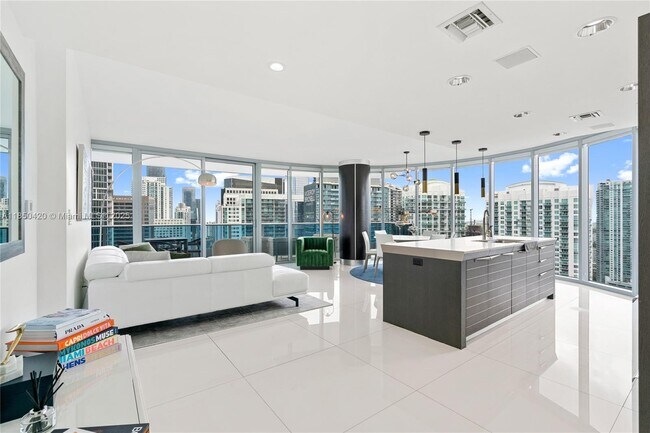 Photo - 200 Biscayne Boulevard Way