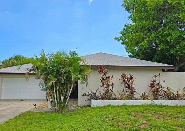 6545 Waterford Cir