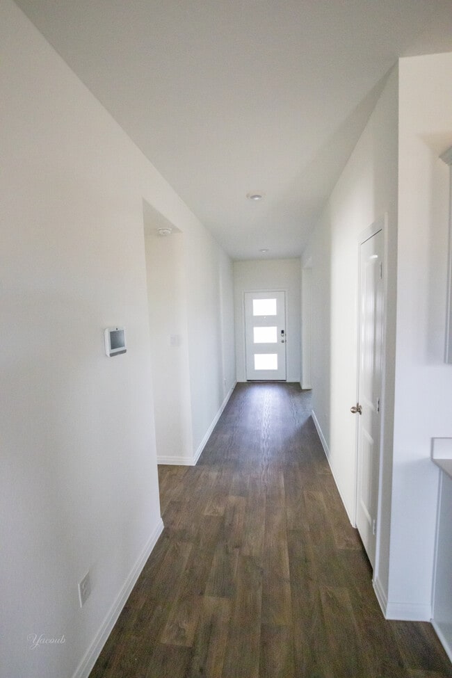 Photo - 650 Gladiola Loop