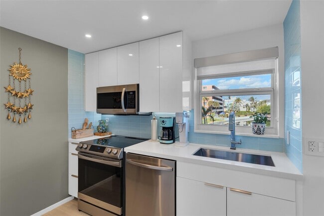 Building Photo - 1610 N Ocean Blvd Unit 101