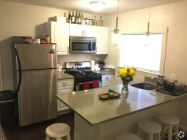 Building Photo - 147 Boston St Unit 2 Rental