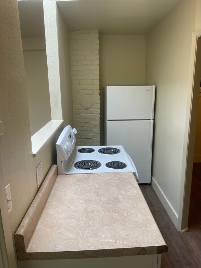 Photo - 337 N Wycoff Ave Unit 337
