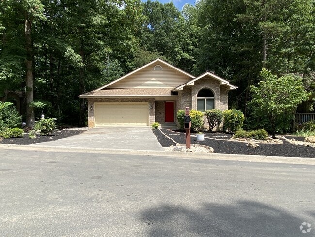 Building Photo - 310 Paoli Trce Rental