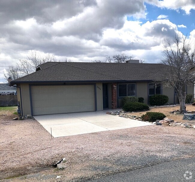 Building Photo - Cute 3 Bedroom with RV/Boat Parking in Pre... Rental