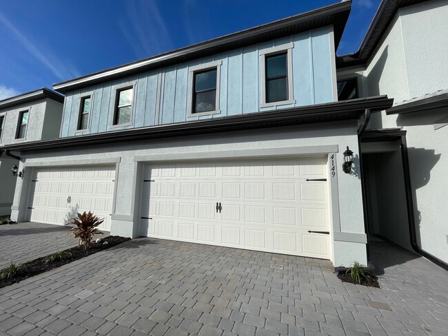 Photo - ANNUAL RENTAL - 3 BED/ 2.5 BATH TOWNHOUSE ...