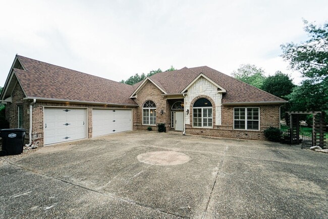 Building Photo - 2000 Square feet, of gorgeous living space in Hot Springs Village.