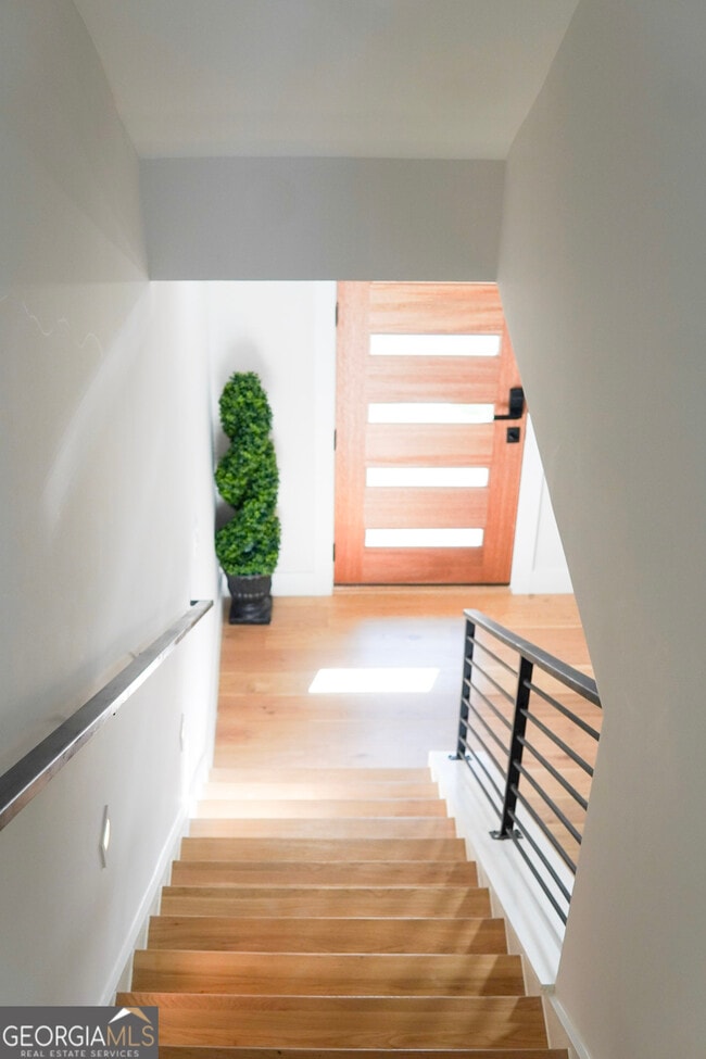 Photo - 68 Boulevard SE