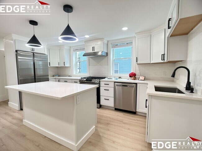 Building Photo - 47 Brackett St Unit 1 Rental