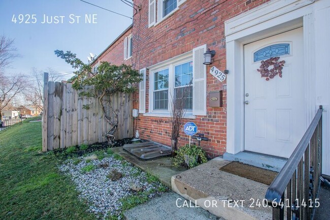 Photo - 4925 Just St NE