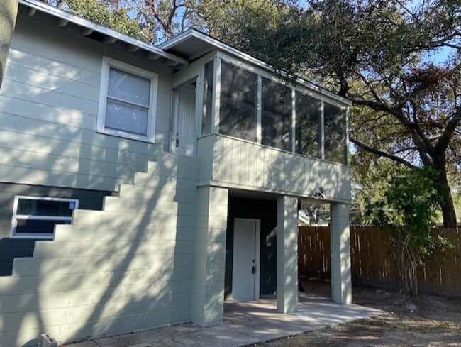 Building Photo - 962 19th Ave S Unit 962-C