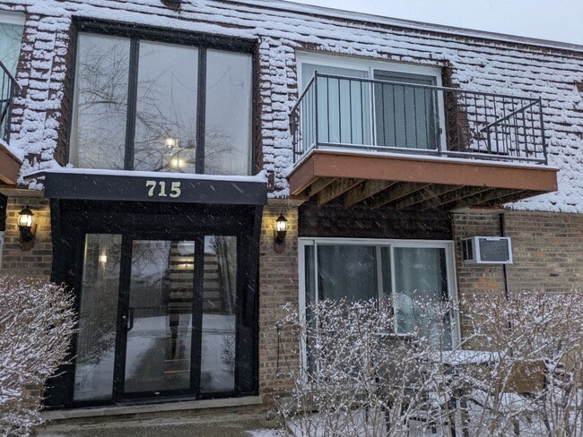 Building Photo - Cozy 1BR Apartment in the heart of Buffalo Grove – Heat Included | Unfurnished Unit 205