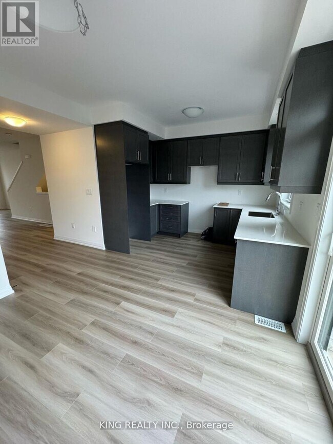 Photo - 4040 Mountain St