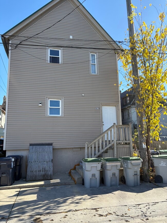 Parte trasera del dúplex - 1657 S 11th St Unidad B