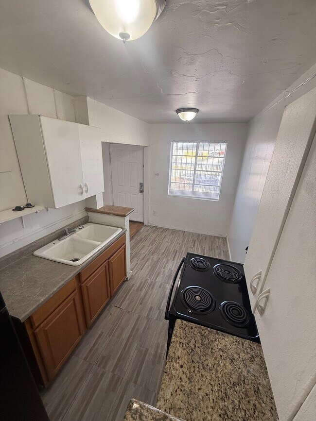 708 Jackson Ave Unit D