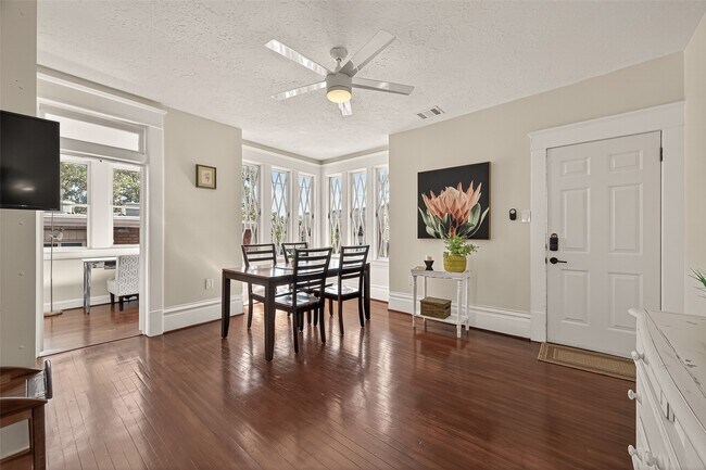 Photo - 324 W Alabama St Unit 2