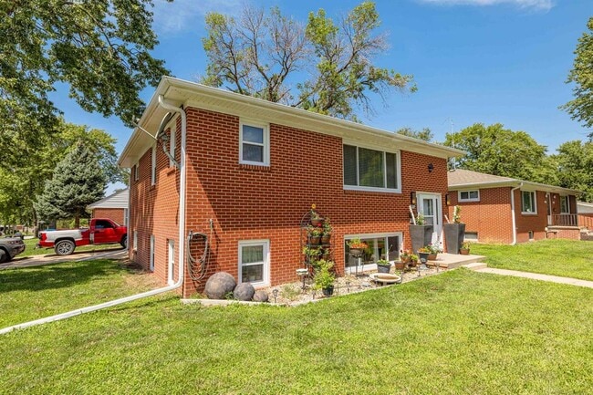 Building Photo - 387 S 44th St Rental