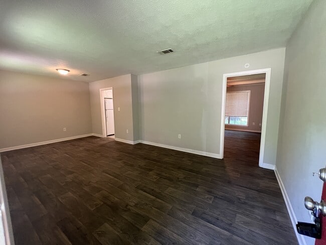 Photo - 2915 Longwood Dr