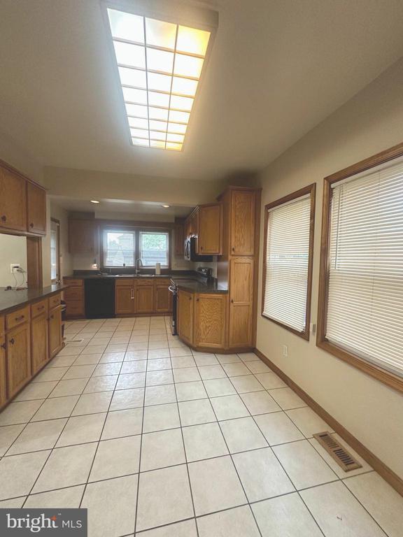 Photo - 700 Schiller Ave