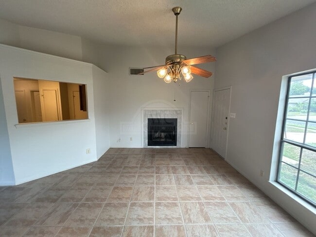 Photo - 2503 Hemlock Dr