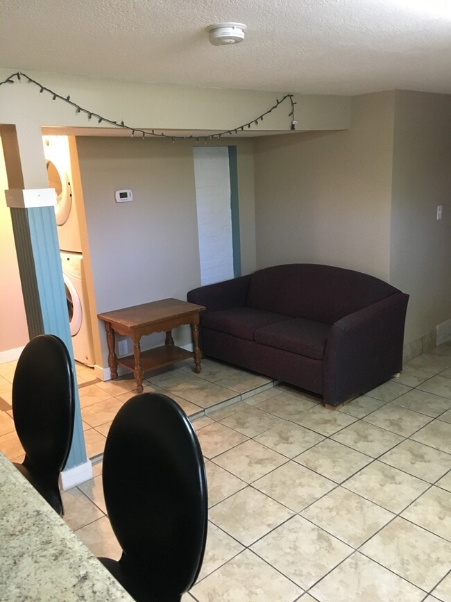 Kitchen - 299 N 100 E Unit 4