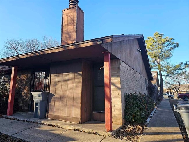 Building Photo - 909 NE Tortoise Dr