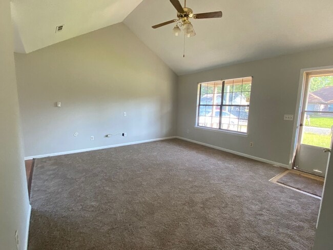 Photo - Pet Friendly Ridgewood Subdivision Gem: 3-...