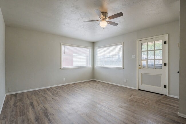 Photo - 1717 Cannell Ave