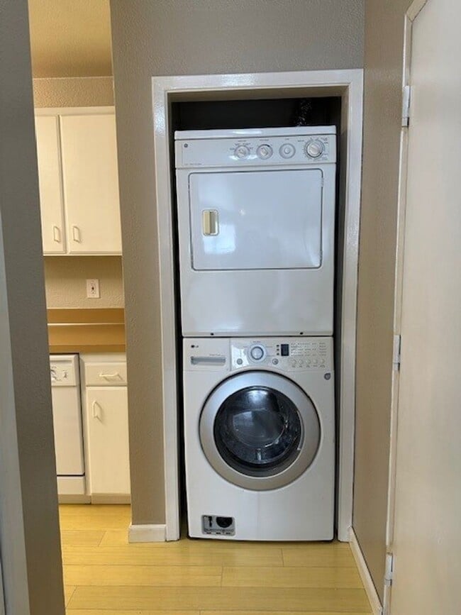 Photo - Elevate your Lifestyle!, Close to Everythi... Unidad 11