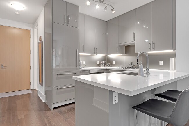 Photo - 39 Queens Quay E