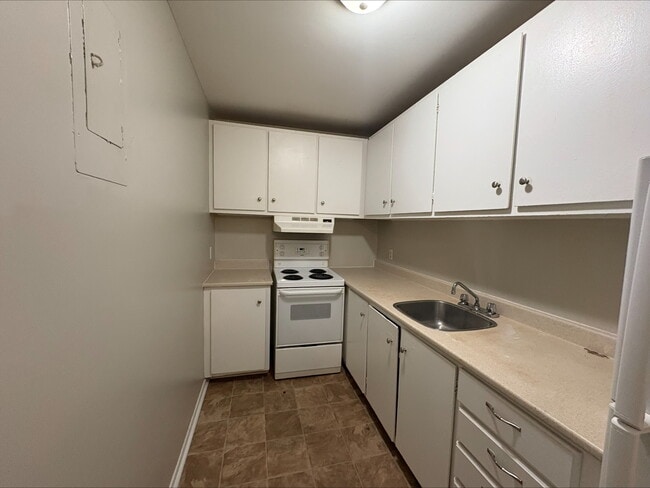 Photo - 7 Roxbury Dr Unit 8