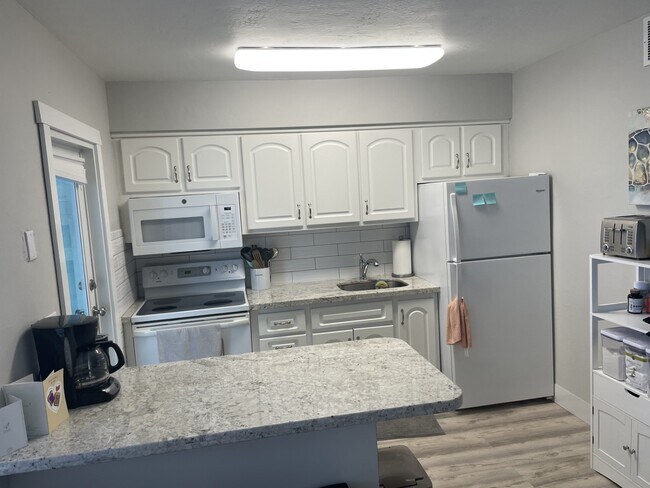 Photo - 2600 N Surf Rd Unidad 202 Rental