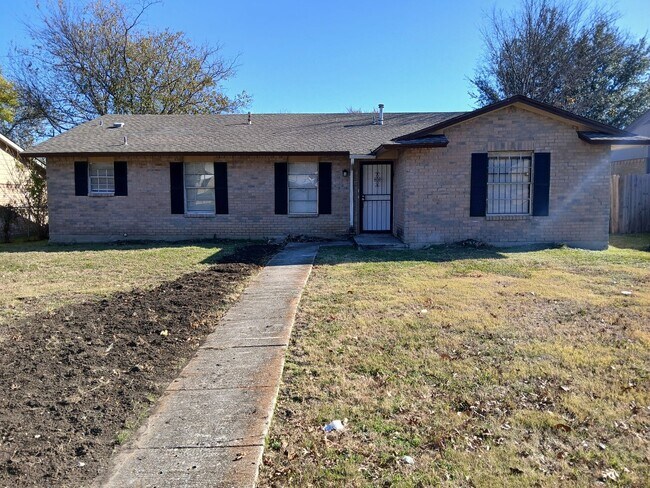 Photo - 3 Bedrooms, 2 Bathrooms, 2 Car Garage Near I-20 and South Polk