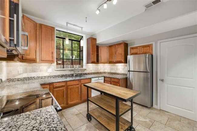 Building Photo - 654 Cleburne Terrace NE Rental