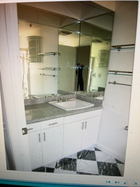 Baño - 410 S Barrington Ave Unidad 200