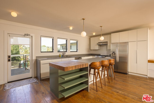 Photo - 2287 Glendale Blvd