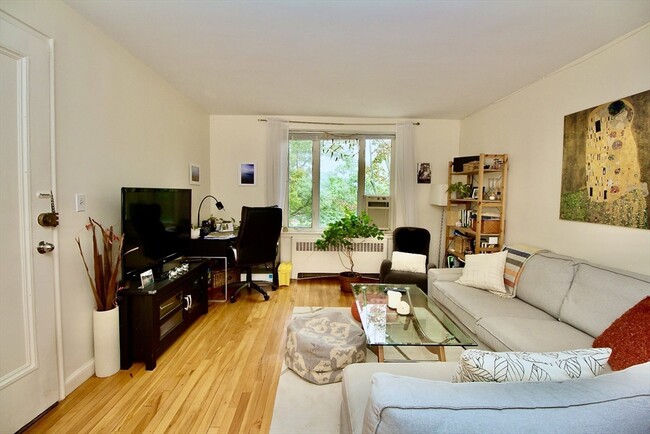 Building Photo - 141 Beaconsfield Rd Unit 2 Rental