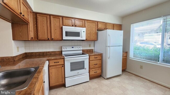 Photo - Arlington Townhouse With Attached Garage!