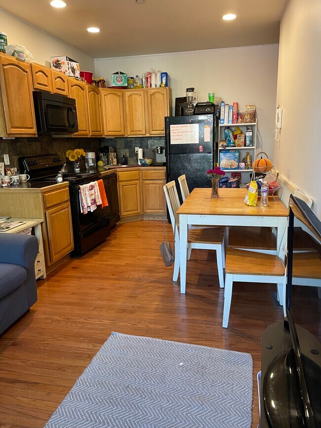 Photo - 1528 Willington St