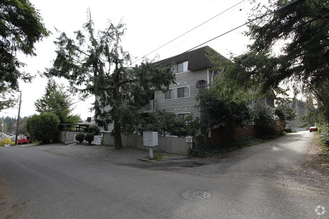 1203 NE 135th St - Parkside Apartments