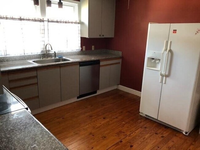 Photo - 2-fgs0032 Unit #34