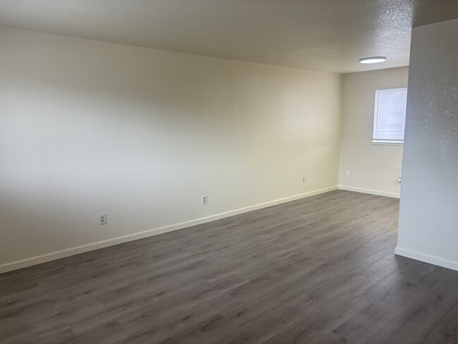 Photo - 906-906 Byron Ln