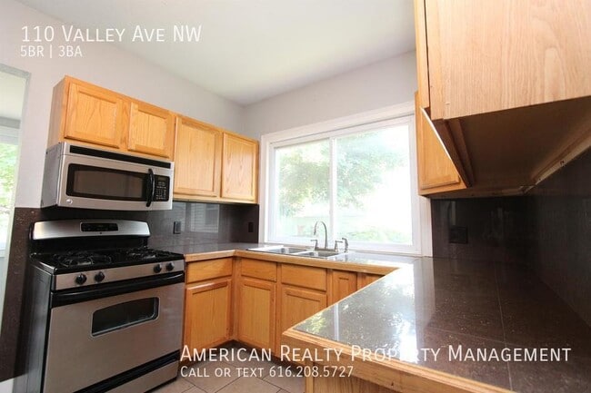 Photo - 110 Valley Ave NW