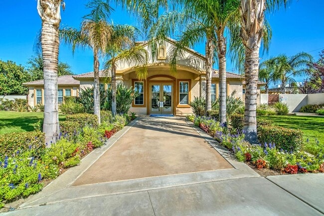 Building Photo - 702 Jasmine Parke Dr Unit 1