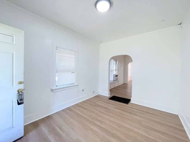 Photo - 315 W 7th Ave